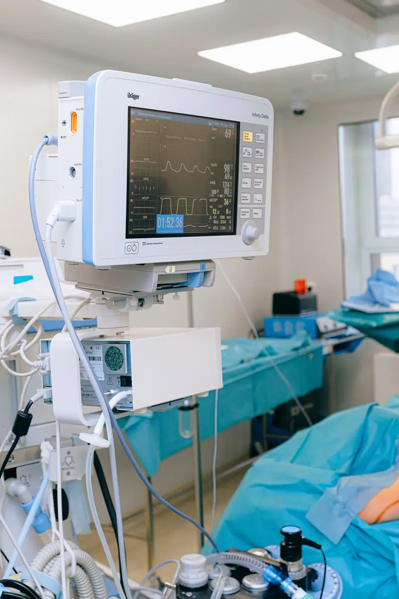 Patient monitor and medical equipment in an operation theatre